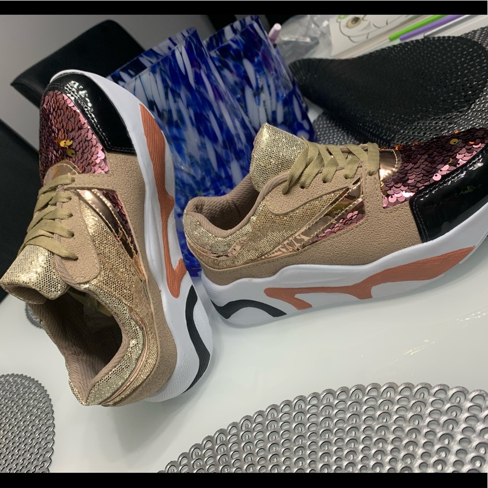 Woman sneakers